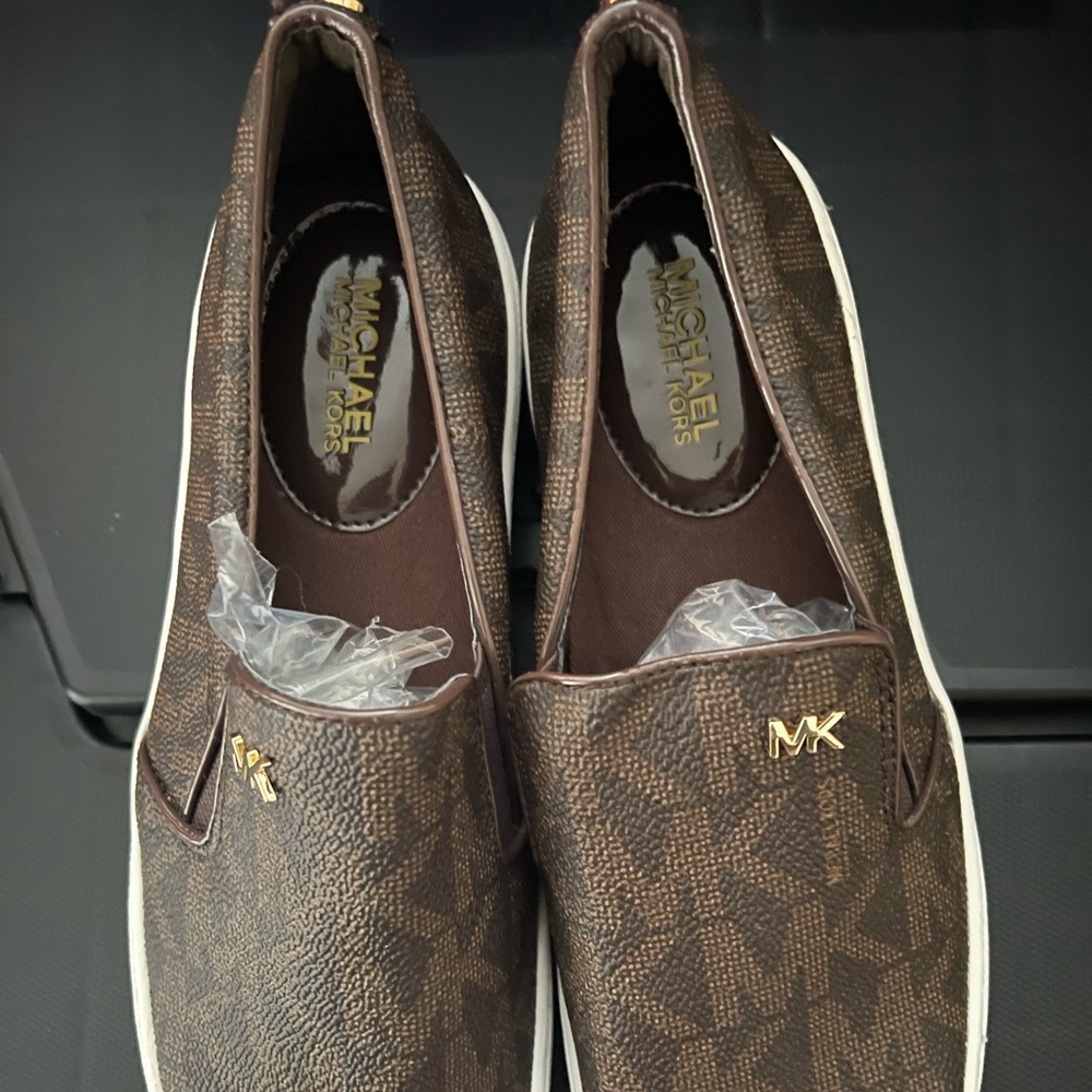 MK brand, Size 5.5 US, Brown color